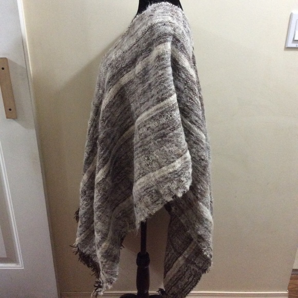 Beautiful unique handmade poncho / cape - Picture 2 of 8